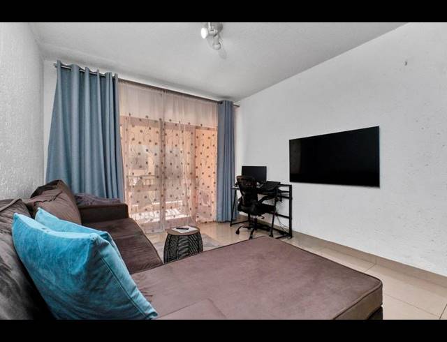 1 BEDROOM APARTMENT FOR SALE IN LONEHILL